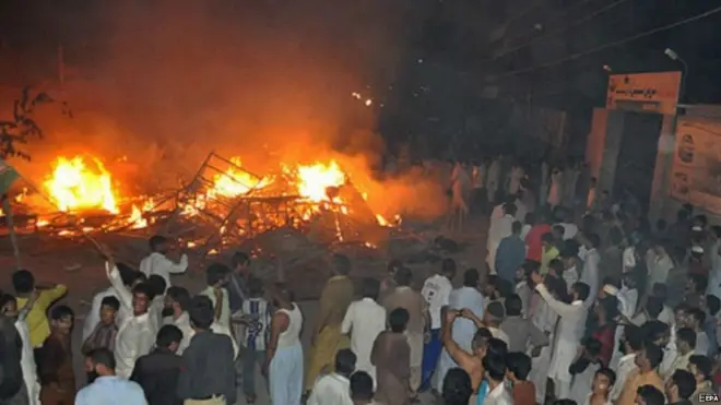 जुलाई, 2014 में गुजरांवाला में अहमदियों के घरों को आग लगा दी गई थी.