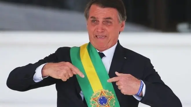 Президент Бразилії Жаїр Болсонару радіє на інавгурації