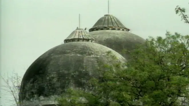 බබ්රි මුස්ලිම් පල්ලියේ දර්ශනයක්