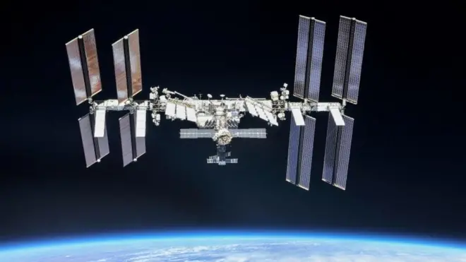 A ISS orbita a Terra desde 1998