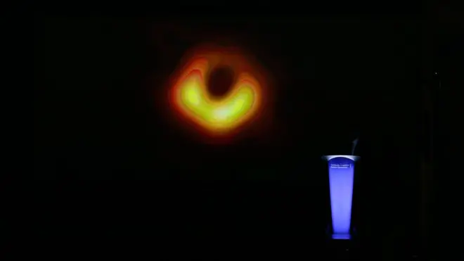 Чёрная дыра