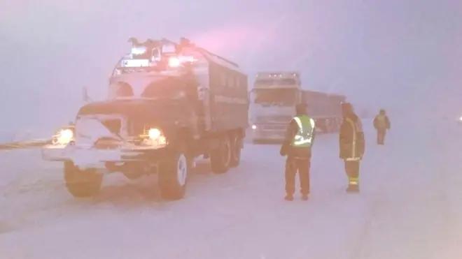 Для роботи очисної техніки ДСНС частково обмежила рух великовантажного транспорту на окремих ділянках доріг