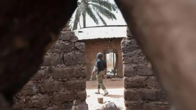 Les tensions étaient perceptibles entre les communautés musulmanes et chrétiennes de la région.