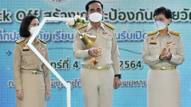 พล.อ. ประยุทธ์ จันทร์โอชา นายกรัฐมนตรี เป็นประธานเปิดงานคิกออฟสร้างเกราะป้องกันด้วยวัคซีนเด็กปลอดภัย เรียนอุ่นใจ ต้อนรับเปิดเทอม เพื่อสร้างความเชื่อมั่นในการฉีดวัคซีนในเด็กกับพ่อแม่ ผู้ปกครอง