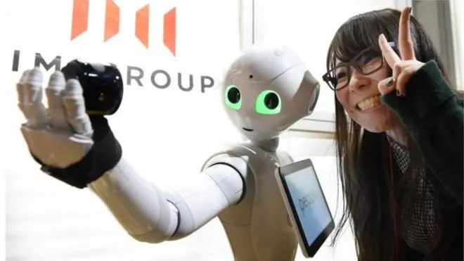 Softbank phát triển sản phẩm Pepper - robot đầu tiên trên thế giới có thể đọc cảm xúc con người.