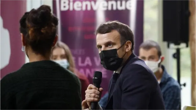 French President Emmanuel Macron meets with students