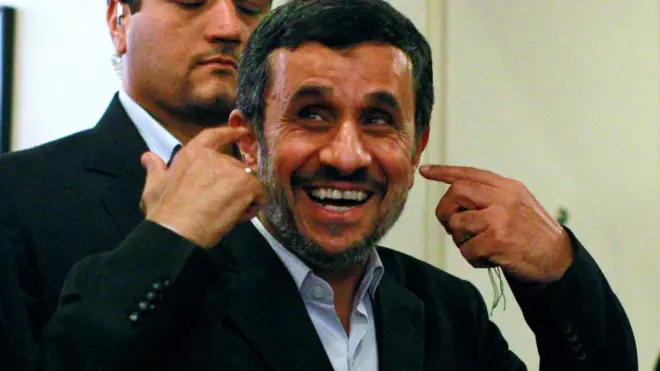 Mahmud Əhmədinejad İranın dini liderinin tövsiyyələrinə baxmayaraq namizədliyini irəli sürüb İranın dini liderinin tövsiyyələrinə baxmayaraq namizədliyini irəli sürüb