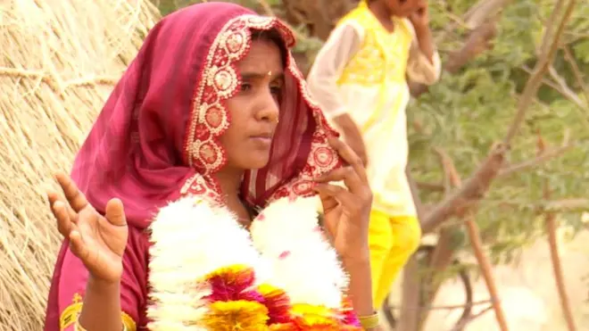 सुनिता परमार थरपारकर में आबाद दलित हिंदू बिरादरी से संबंध रखती हैं