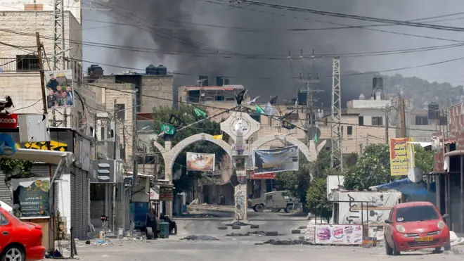 Smoke rises during a major Israeli military operation in Jenin, in the West Bank (3 July 2023)