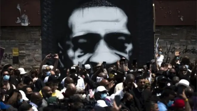 يرى كثيرون ، في أمريكا وخارجها، أن مقتل جورج فلويد حادث فارق في التاريخ الأمريكي