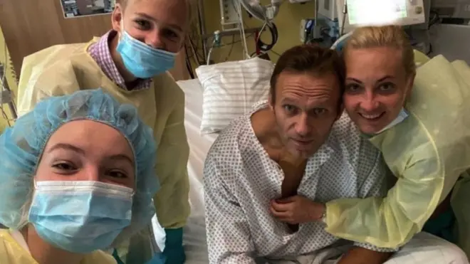 Navaljni u bolničkom krevetu