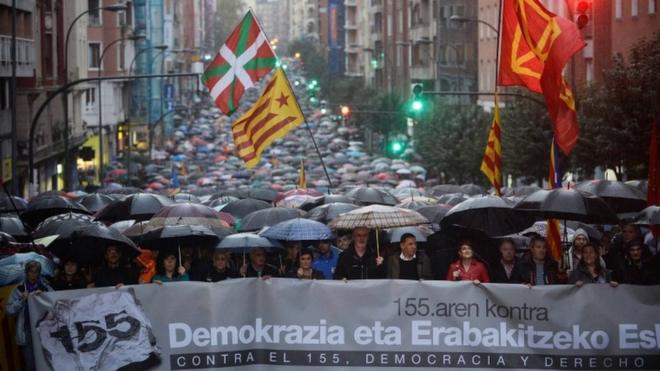 В субботу на улицы Бильбао вышли демонстранты, протестующие против реакции правительства Испании по отношению к Каталонии