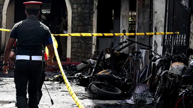 Не менее восьми взрывов прогремели на Шри-Ланке