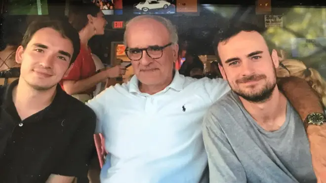 Са синовима Питером и Николасом