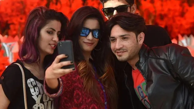 كيف يمكن مساعدة "جيل الإنترنت" على الحياة بشكل أفضل؟