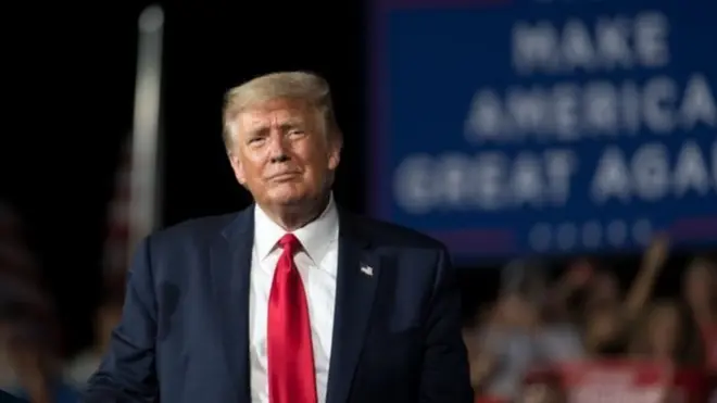 يتهم منتقدون الرئيس ترامب بـ"التقليل عمدا" من خطر وباء كورونا