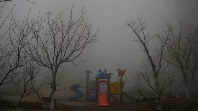 中国首都北京空气污染红色预警从12月16日开始至21日深夜取消