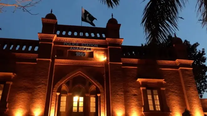 اس عمارت کی تھوڑی بہت تزئین آرآئش کی گئی ہے جس کا آئیڈیا اسلام آباد کے ترقیاتی ادارے یعنی سی ڈی اے کے سابق چیئرمین کامران لاشاری نے دیا تھا