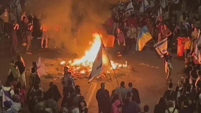 متظاهرون إسرائيليون في شوارع تل أبيب