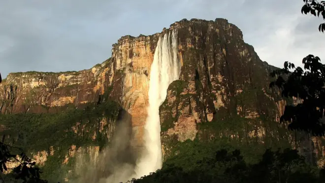 El Salto Ángel, al que sólo se acede por barca y por aire, es quizás el atractivo más conocido de Venezuela.