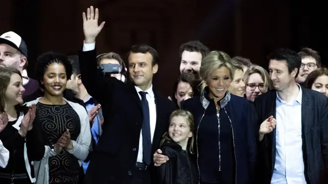 मैक्रों, अपनी पत्नी के साथ