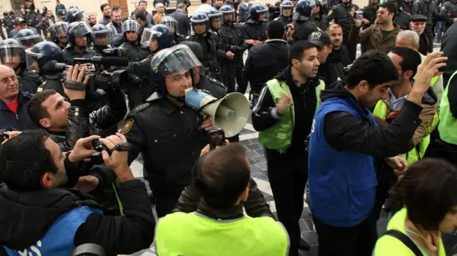 2012-ci il mitinqindən foto