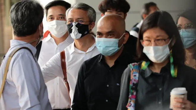 กลุ่มอาจารย์มหาวิทยาลัยที่สอนนักศึกษาแกนนำกลุ่ม "ราษฎร" ซึ่งถูกคุมขังระหว่างพิจารณาคดี ม.112 เข้ายื่นอุทธรณ์คำสั่งขอประกันตัวนักศึกษาอีกครั้งที่ศาลอาญาวันนี้ (12 มี.ค.)