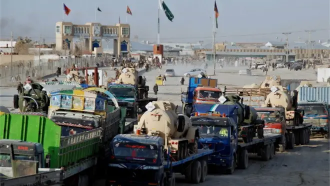 په پاکستان کې د افغانستان سفیر عاطف مشعل وايي د تورخم او سپین بولدک لارې به د (اپریل۶مې- تر۹مې ) پرانیستې وي.