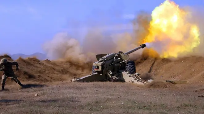 Азербайджанські військові обстрілюють вірменські позиції