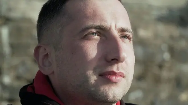 سجين سابق يكشف مزاعم التعذيب بالسجن الذي كان يعمل به