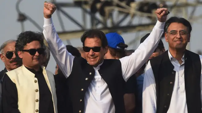 عمران خان لاریون