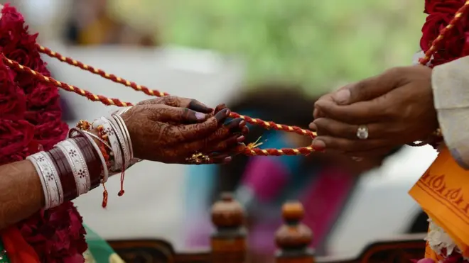 کیرالہ میں سپریم کورٹ کی ہدایت پر این آئی اے ان الزامات کی تفتیش کر رہی ہے کہ وہاں ایک منظم سازش کے تحت معصوم ہندو لڑکیوں کو لو جہاد کا شکار بنایا جا رہا ہے