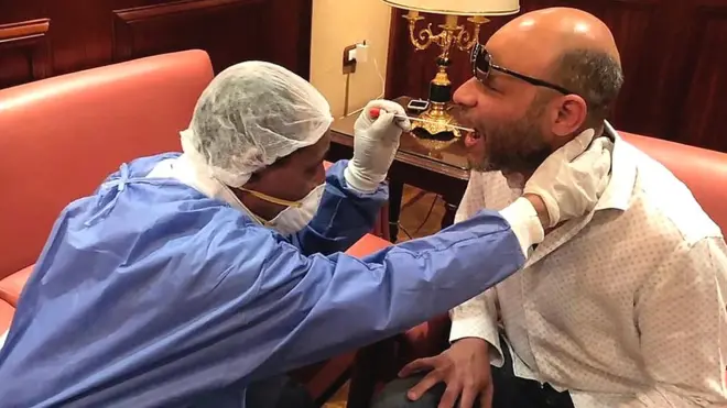 أصدرت السلطات المصرية تعليمات بإغلاق فنادق وبواخر نيلية صباح الإثنين ومنع مغادرة من فيها قبل فحصهم للتأكد من خلوهم من فيروس كورونا.