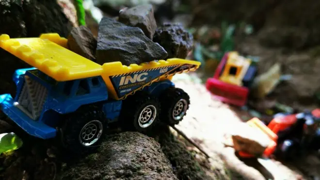 Albin Paniagua Rojas: "Me fascina coleccionar y jugar con carros de juguetes".