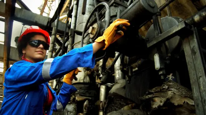 Venezuela no se beneficia apenas por la fuerte caída de su producción en los último años.