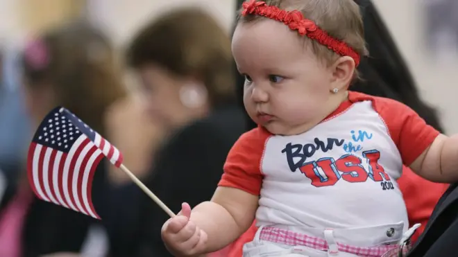 Девочка с американским флагом