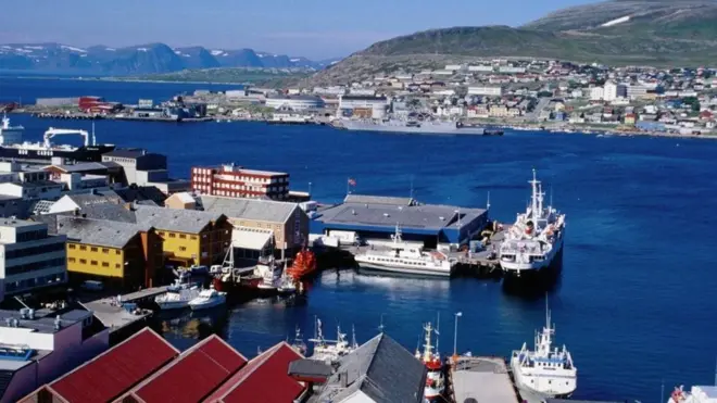 Hammerfest, kota di Norwegia, beradaptasi dengan beragam bencana alam dan kehancuran perang dan tak berhenti merekonstruksi.