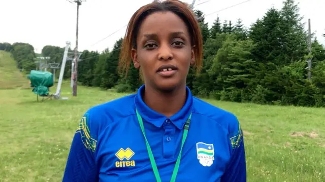 • Agahozo Alphonsine w'imyaka 24 uzasiganwa koga 50m, mu bagore