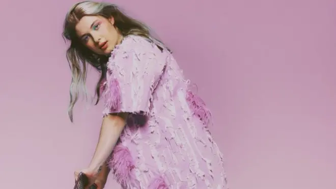 래섬은 올해 말까지 데뷔 앨범을 완성하길 바라고 있다