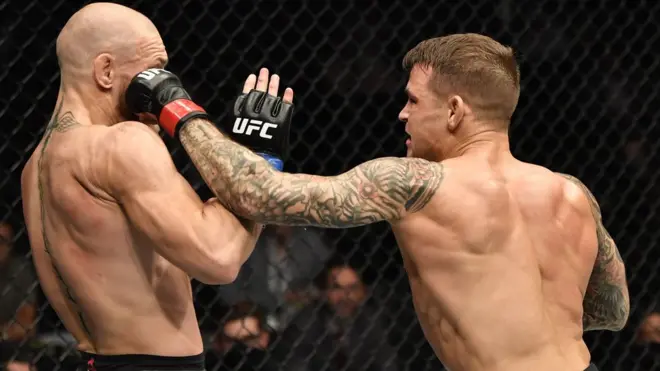 Главный поединок туринира UFC между Макгрегором (слева) и Порье