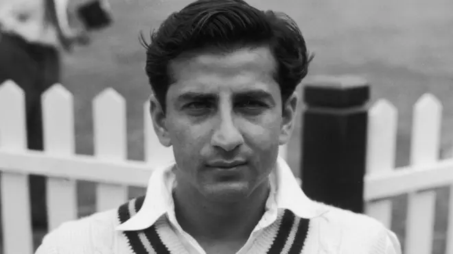 فضل محمود نے 42 رنز کے عوض سات وکٹیں لیں