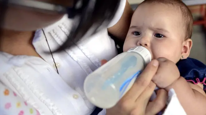 Le leche para los bebés es uno de los productos que no se encuentran en los supermercados