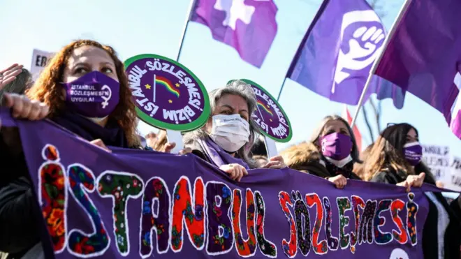 Türkiye'nin İstanbul Sözleşmesi'nden çekilme kararı kadın örgütleri tarafından protesto edilmişti.