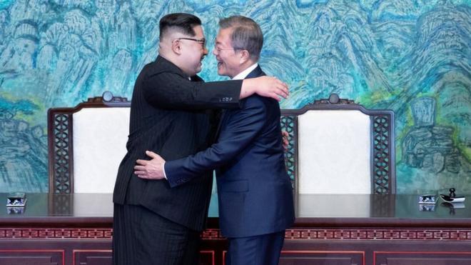 South Korean President Moon Jae-in and North Korean leader Kim Jong Un embrace at the truce village of Panmunjom inside the demilitarized zone separating the two Koreas, South Korea, April 27, 2018. Korea Summit Press Pool/Pool via Reuters