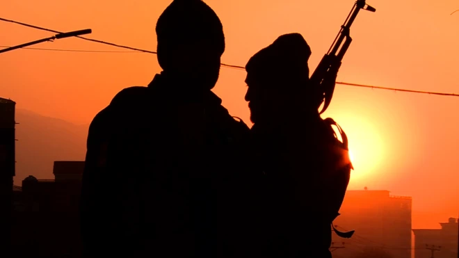 در حمله شب گذشته طالبان به نظامیان، چندین نفر کشته شدند