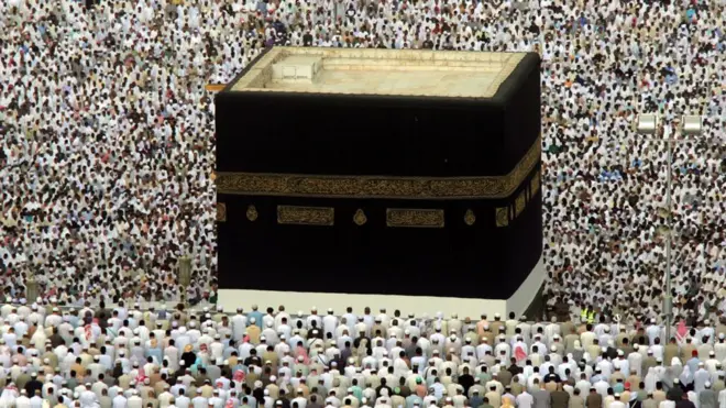 يتولى آل الشيخ منصب مفتي عام المملكة