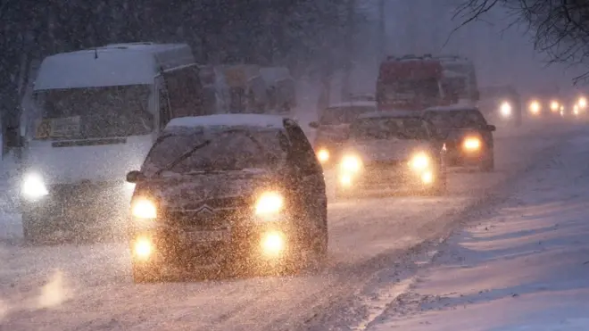 Північ і Захід України потерпає від снігопадів