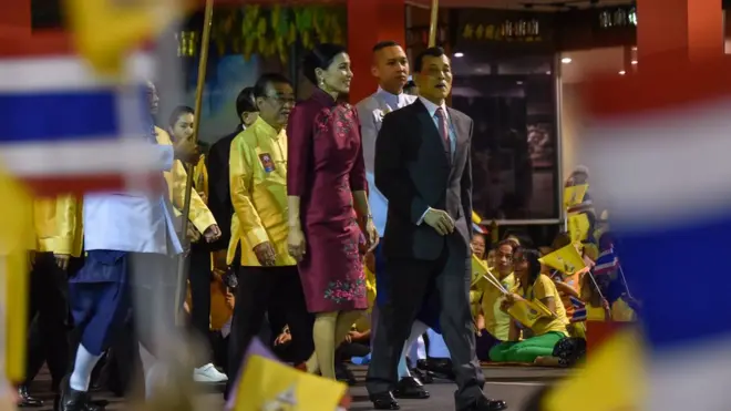 ในหลวง ราชินี