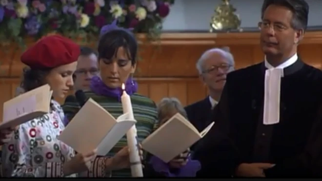 كان لأنيس دورا هاما في حياة الملكة ماكسيما، إذ تولت تعميد ابنة شقيقتها في 2007