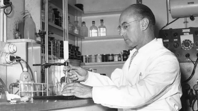 صنّع ألبرت هوفمان مركب "إل إس دي" عام 1938، بينما كان باحثا كيميائيا بمؤسسة "ساندوز" للمستحضرات الصيدلانية